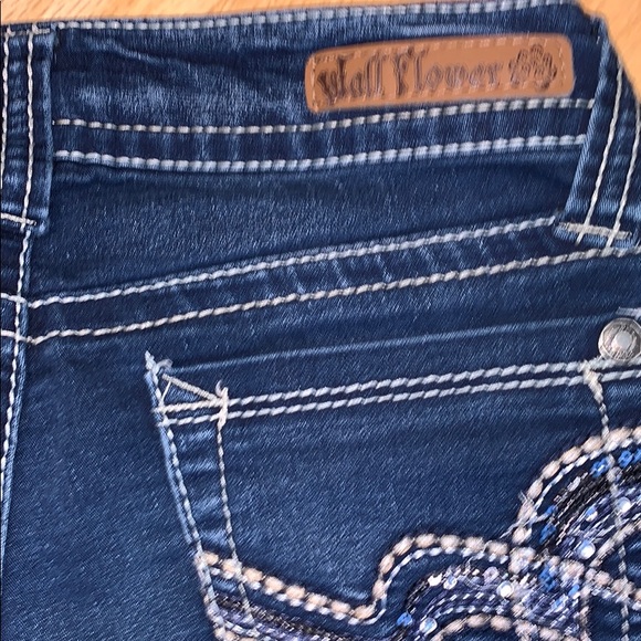 Woman’s wallflower jeans - Picture 3 of 4